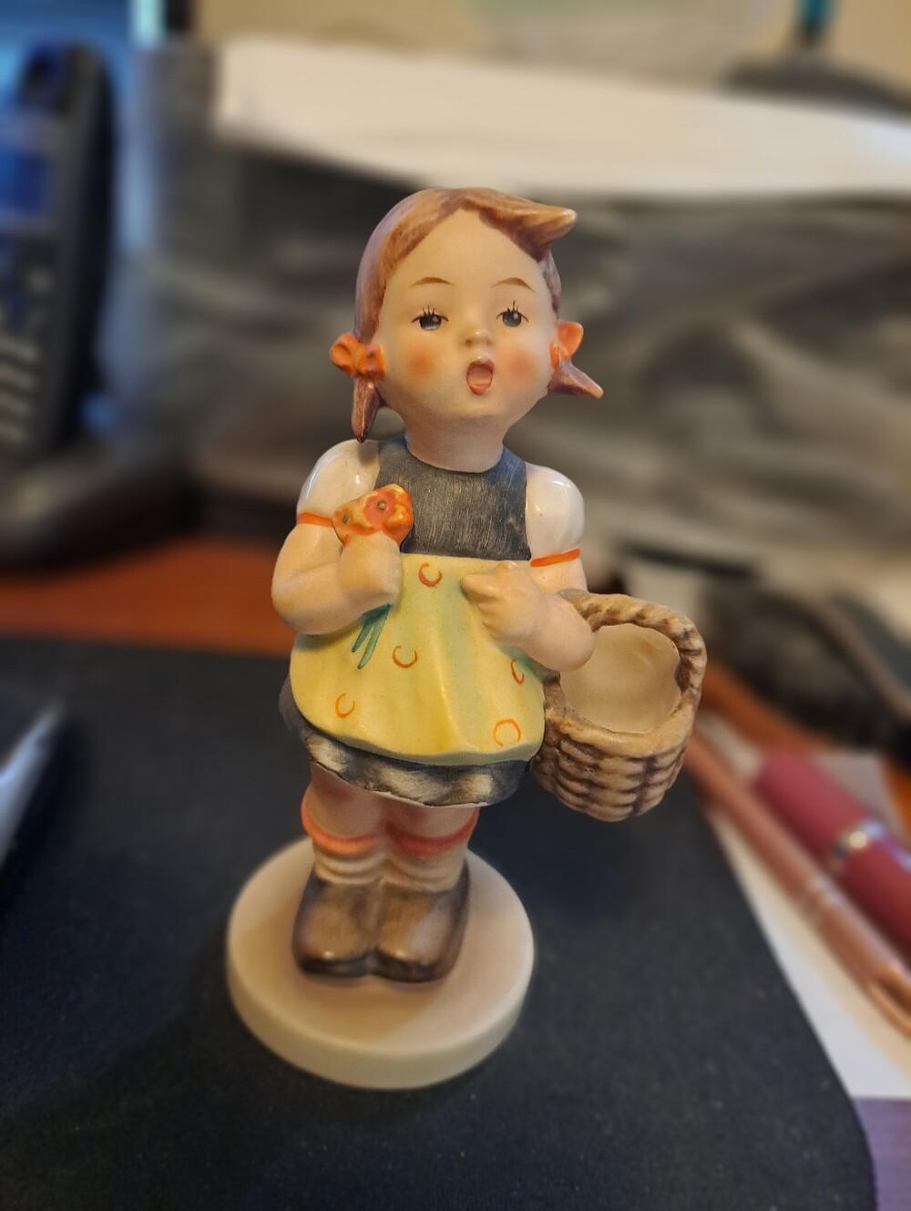 Vintage 1950's Goebel Hummel TMK 2 Full Bee #98 Sister Excellent 5.5" H